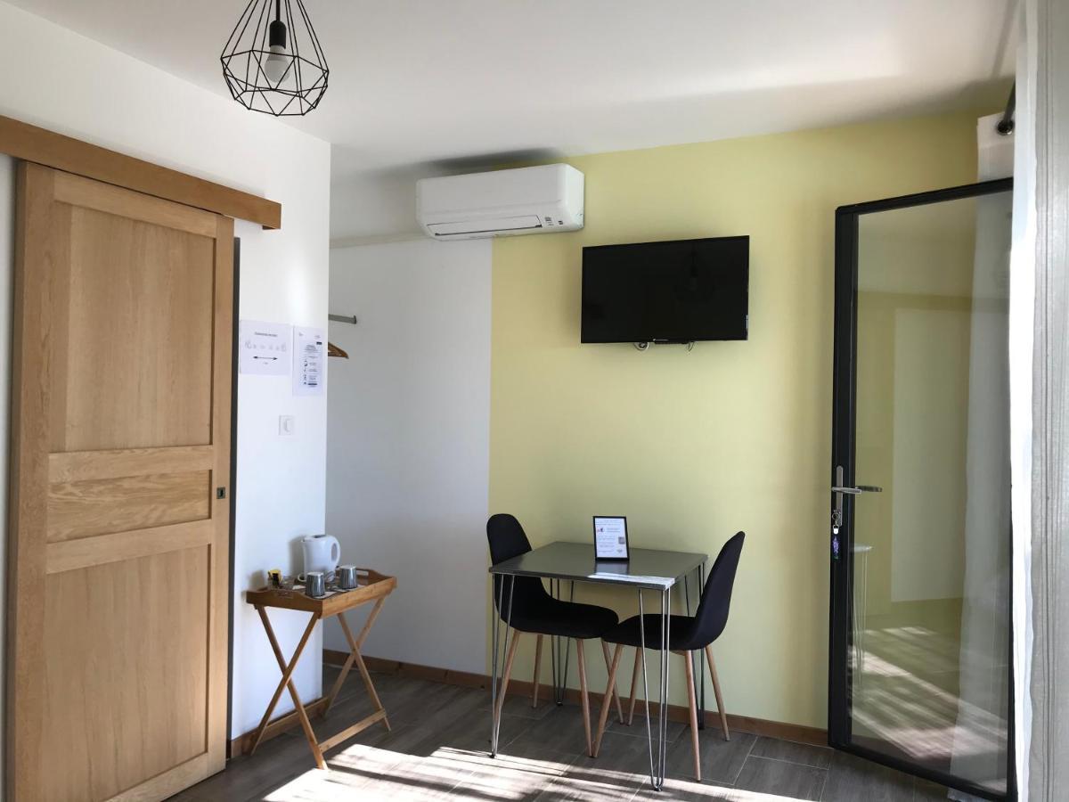 Les Costebelles Bed & Breakfast Valensole Bagian luar foto
