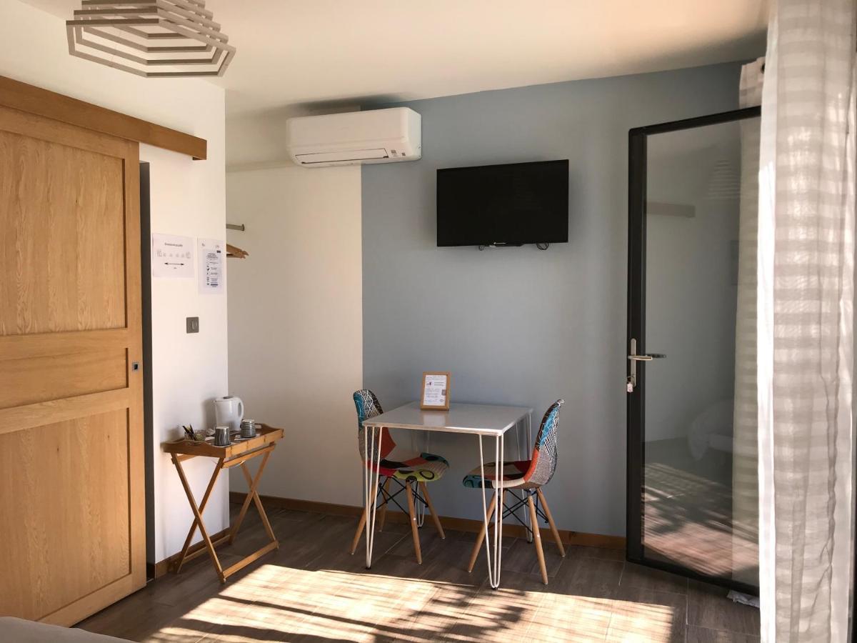 Les Costebelles Bed & Breakfast Valensole Bagian luar foto