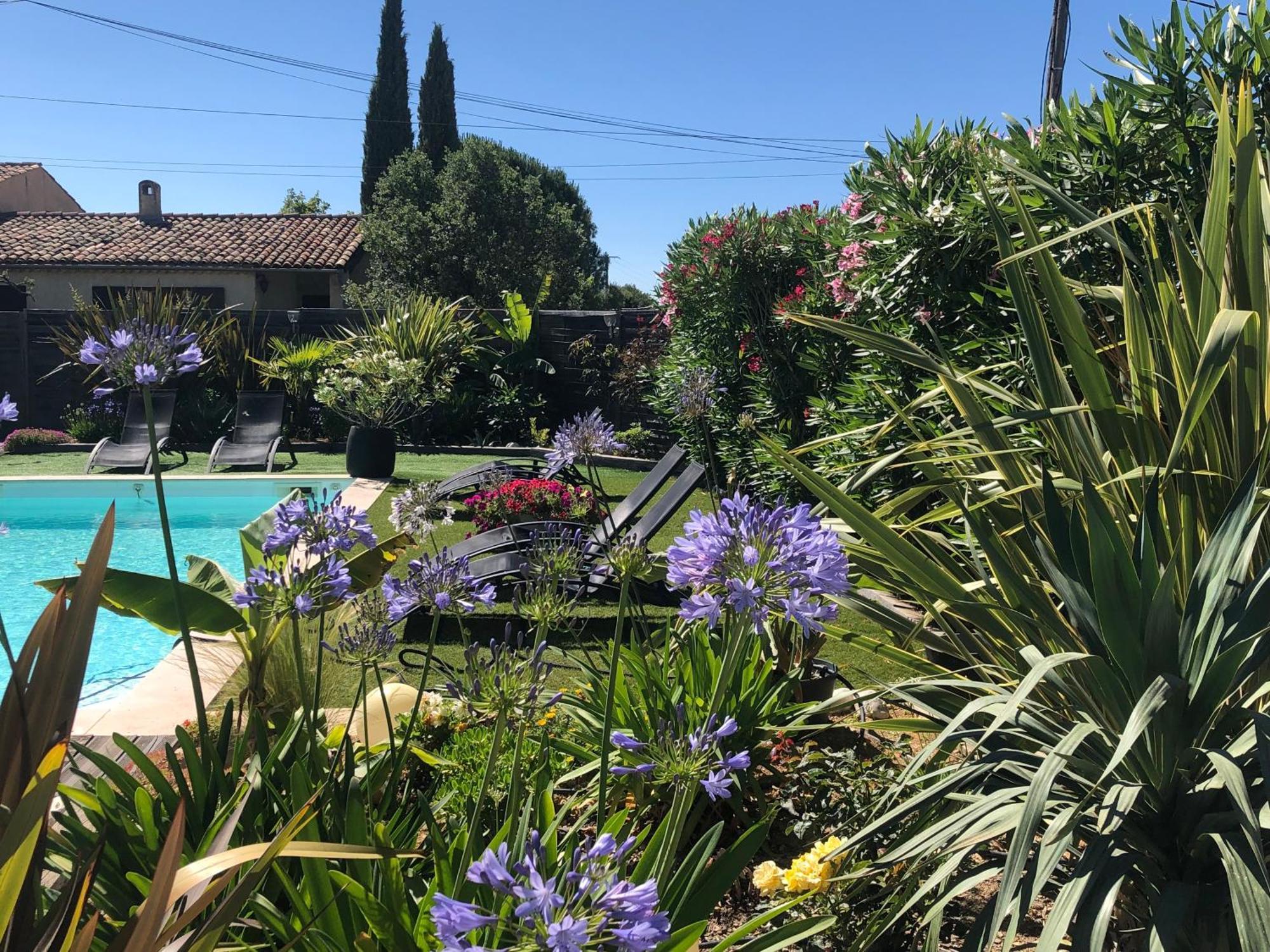 Les Costebelles Bed & Breakfast Valensole Bagian luar foto